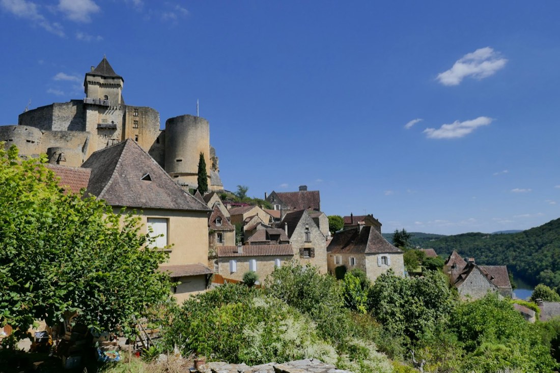 Les maisons de Castelnaud-la-Chapelle sous le château