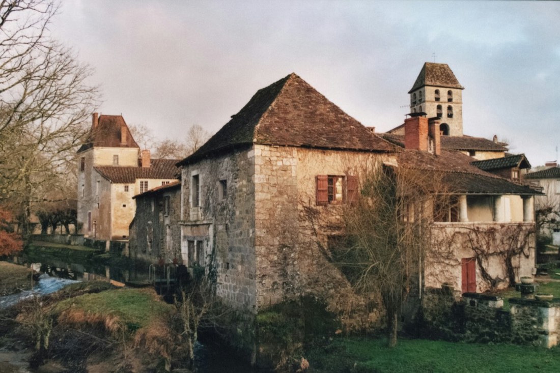 Maisons de pierre et clocher de Saint-Jean-de-Côle