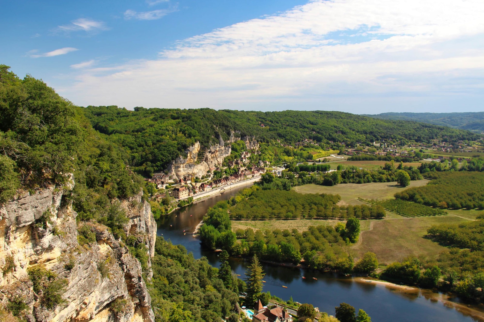 La vallée de la Dordogne et La Roque-Gageac vues du ciel